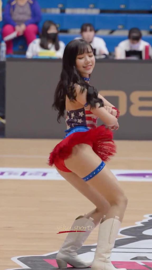 最好的啦啦隊(duì)小姐姐！自信，健康充滿活力！